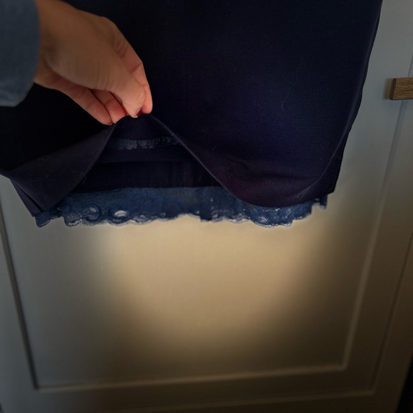 Trina Turk size 2 Navy pencil skirt - Picture 3 of 3